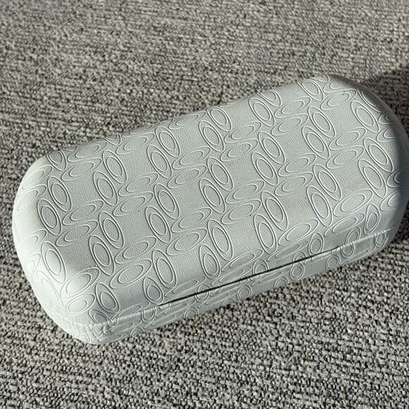 OAKLEY SIGNATURE "O" SUNGLASSES CLAM SHELL TRAVEL HARD WHITE STORAGE CASE ONLY - Picture 5 of 6